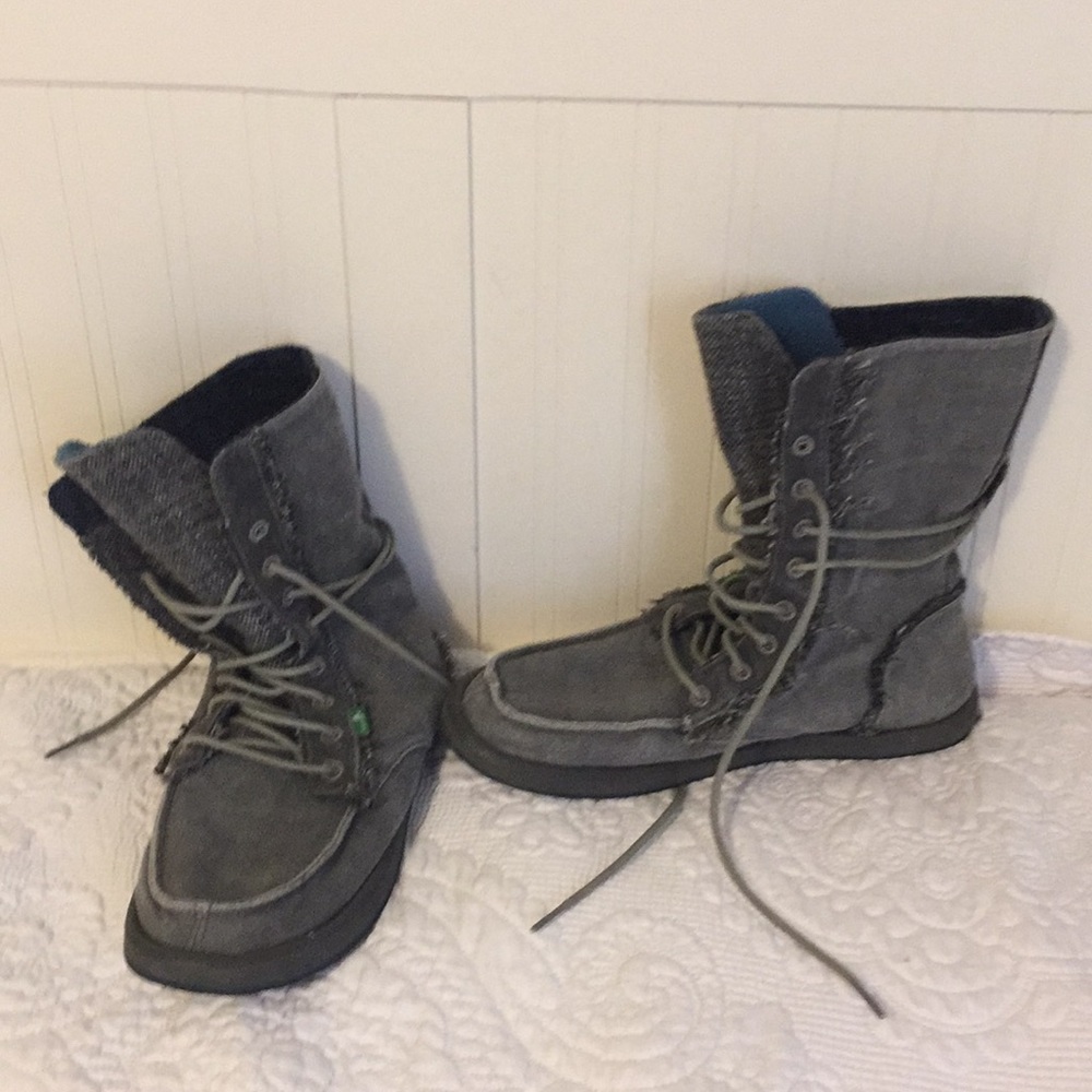 Sanuk boots